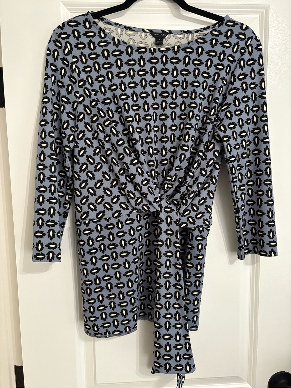 Anne Klein Light Blue Twist-Front Geometric Print blouse